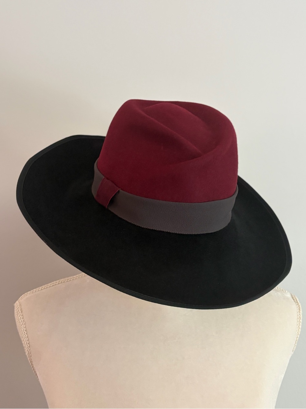 Mayser Wide-Brim Two-Tone Fur FeltFedora Black & Burgundy Designed Germany